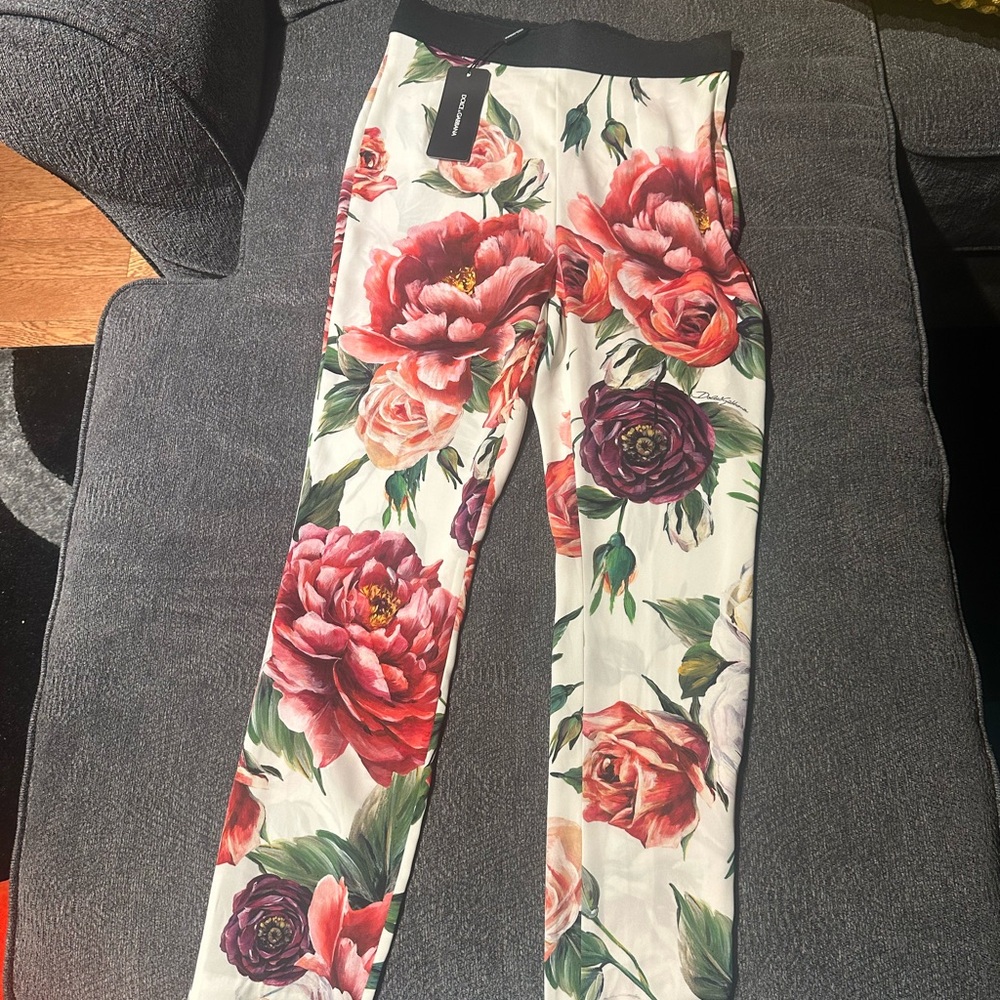 Dolce & Gabbana Cream Floral Cropped Pants with Black Waistband - Picture 6 of 11